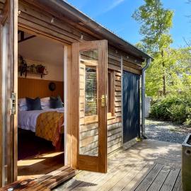 The Garden Room - Cabin on The Lizard، فندق في Cury