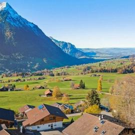 Alpine View Chalet Private Garden & Lake Views, hotel v destinaci Reichenbach