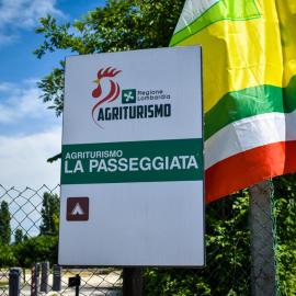 Agri Campeggio La Passeggiata solo posti campeggio camper roulotte tende, hotel em Goito