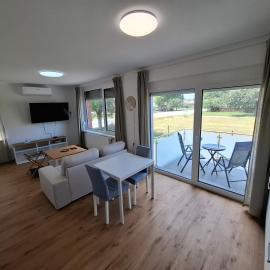 3 JABLANE apartmaji, hotel in Beltinci