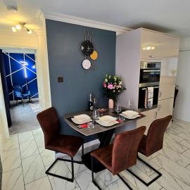 Luxury Modern Comfy 3BR House Contractors Family, hotel din Kettering