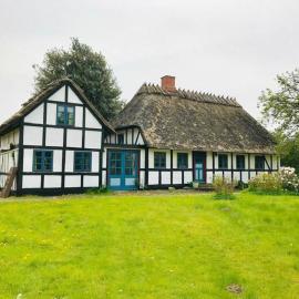 Bauernhaus mit großem Garten、Jordløseのホテル