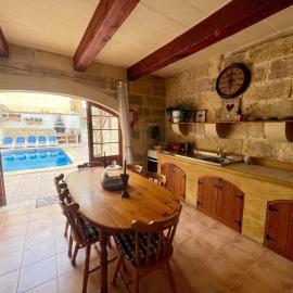 Pretty Villa & Private Pool, hotel v mestu Għajnsielem
