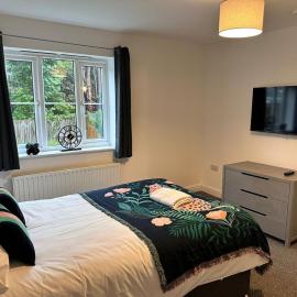 Rushden HUGE 6 Bed house with driveway