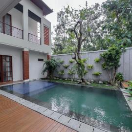 Gee Villas Yogyakarta, Hotel in Ngingas