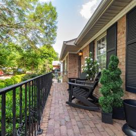 Southern Charm 2BR Greensboro Nest, hotel in Greensboro