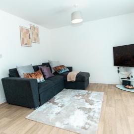 Nay Apartment Two-Bedroom Appt in Coventry, hotel in Longford