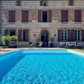 la roulotte dépote: Monbéqui şehrinde bir otel