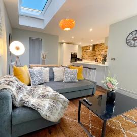 Stunning Brighton Seaside 2-Bedroom Townhouse with Patio, Sleeps 6, Hotel in Brighton & Hove