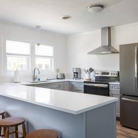 Cozy Nags Head Home Walkable to Beach with Hot Tub, מלון בנאגס הד