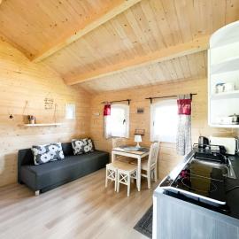 Domki letniskowe drewniane szenodo na Jodłowej w Dębinie-Rowy - Ustka, hotel in Debina