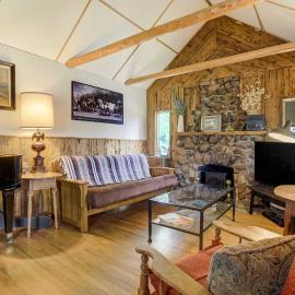 Fallsview Cabin Forest Escape w Rustic Charm, hotel a Green Mountain Falls