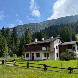 Family-Friendly Mörlialp Flat with Views: Giswil şehrinde bir otel