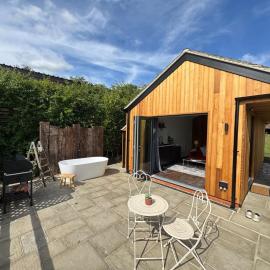 Luxury Spa Cabin with Outdoor Bath, Sauna & Fireplace