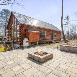 Fern Woods A modern take on Hocking Hills cabins, khách sạn ở McArthur