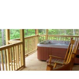 Treetops Cabin-Peaceful 1BR 20-Acre Rural Retreat-HotTub-WiFi-Near Asheville, Hotel in Hendersonville