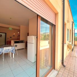 Appartamento La Via Roma، فندق في Torre deʼ Passeri