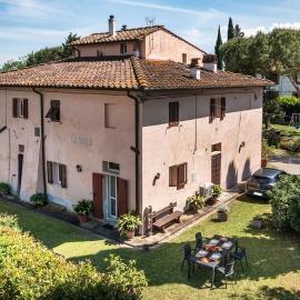 La Valle con parcheggio e giardino privato, hotelli kohteessa Ghizzano