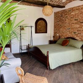 Cascina Il Girasole Rosso, hotel Cortazzonéban