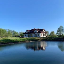 Dworek Pod Wierzbami, hotel a Wołuszewo