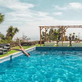 Large Heated Pool, Hot Tub, Bar, Games Room, Gym, 2 Caves, New Outdoor Kitchen, hotel a Atogo