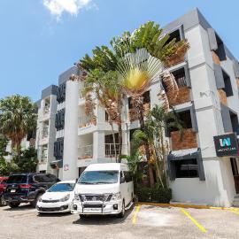 Plaza colonial suites by Yellowkey