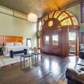 Stylish Private Balcony: Downtown Marshall Studio!