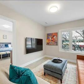 Casa St Clair Hotel Contemporary 2BR Suite w Patio & BBQ