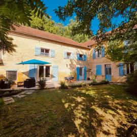 Gîte en pleine nature proche de Montignac-Lascaux, hotel v destinácii Saint-Amand-de-Coly