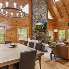 Trails End-Sauna, Hot Tub, FirePit, Arcade, Luxury, hotel in Logan
