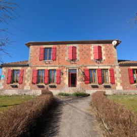 Viesnīca Gîte confortable dans l'ancien presbytère de Futeau, 3 chambres, jardin, WiFi, entre Verdun et Châlons pilsētā Futeau