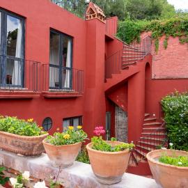 Art and garden home