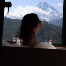 Kera Cottages Kazbegi: Kazbegi şehrinde bir otel