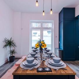 Stunning & Spacious Home by 53 Degrees Property, Sleeps 7 in the heart of Anfield!
