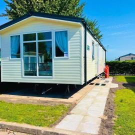 Trecco Bay - Sleeps 6 - Pet Friendly - Parking, hotel in Porthcawl