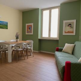 Penthouse Luxury Apartment, hotel a Salò
