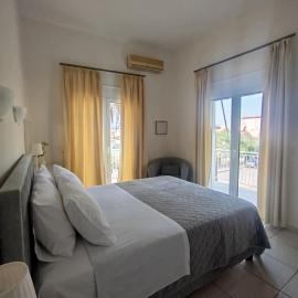 Sunshine Apartment, hotel in Kamena Vourla