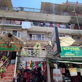 Nirvana hotel , near by hot springs in manali bashisht, hotel u gradu Bashist