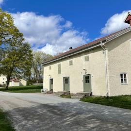 Snickarboden - Cozy farmstay near forest & lake, hotell sihtkohas Ingelstad