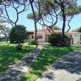 Comfortable and spacious villa - Baia Domizia