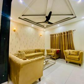 Luxurious Villa In Bahria Town Karachi By Luxus Residencia, hotel u gradu Karači
