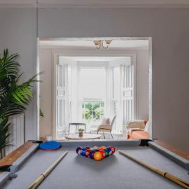 Flo Suite I Trendy 3BR I Sleeps 8 I I Close to Mumbles Promenade I Swansea Bay Beach I Swansea Arena I Wi-Fi I Free Parking I Pool Table, hotel di The Mumbles