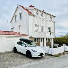West coast villa with stunning ocean view !، فندق في Hovenäset
