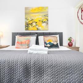 Broomfield Apartment by Klass Living Airdrie, hotelli kohteessa Airdrie