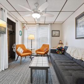 1 Bedroom Apartment With A Private Yard And Beach Access