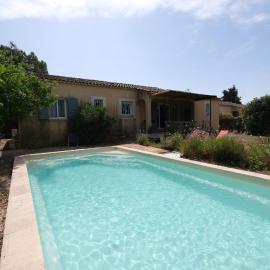 LS1-452 -Air-conditioned house with pool Mouries Alpilles, hotell Mourièsis