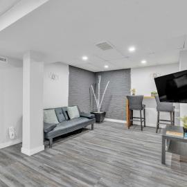Luxury Basement Suite in Top Prime Location