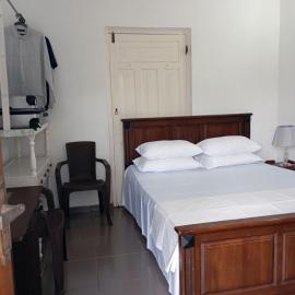 Homestay with AC Wi-Fi and Hot Water near Colombo, hotel in Peliyagoda