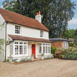 Charming Cottage perfect for a Spring and Summer Getaway