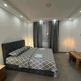 Apartman Mila, מלון בGombos